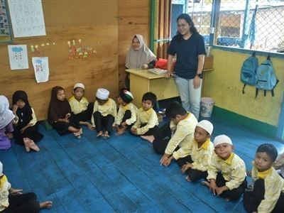 Doposud jsme nenašli náhradu za tým vysokoškoláků, kteří vyučovali ve vesnici Jenebora dva uplynulé školní roky.